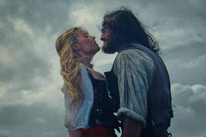 Warner / Divulgação Filme O Morro dos Ventos Uivantes, com Margot Robbie e Jacob Elordi, dirigido por Emerald Fennell.<!-- NICAID(16223241) -->