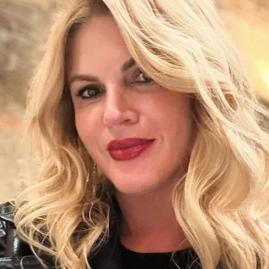 Val Marchiori entrou com pedido na justiça por medida protetiva contra o ex-marido, Thiago Castilho.<!-- NICAID(15790993) -->