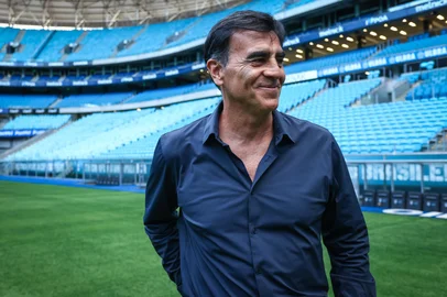 ApresentaÃ§Ã£o Gremio Gustavo Quinteros, técnico do GrêmioEditoria: SPOLocal: Porto AlegreIndexador: Lucas UebelSecao: futebolFonte: Gremio.netFotógrafo: ApresentaÃ§Ã£o Gremio <!-- NICAID(15971557) -->