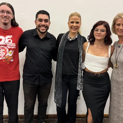 Em passagem por Porto Alegre, Paula Toller aceita convite para ser embaixadora do Instituto da Criança com Diabetes<!-- NICAID(16002071) -->