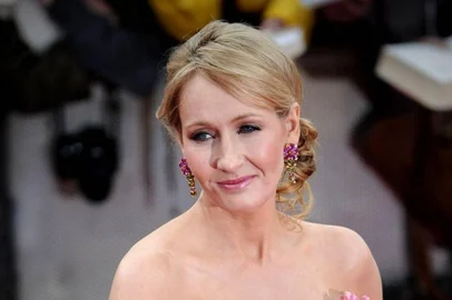 J.K. Rowling <!-- NICAID(14491496) -->