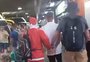 Policial disfarçado de Papai Noel prende foragido na rodoviária de Porto Alegre