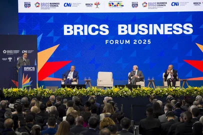 Malaysia's Prime Minister Anwar Ibrahim (L) speaks next to the president of the Brazilian Industry Conference, Ricardo Alban (2-L), Brazil's President Luiz Inacio Lula da Silva (3-L), and Brazil's Vice President and Minister of Industry and Trade Geraldo Alckmin during the BRICS Business Forum in Rio de Janeiro, Brazil, on July 5, 2025. BRICS leaders meeting in Rio de Janeiro from Sunday are expected to decry Donald Trump's hardline trade policies, but are struggling to bridge divides over crises roiling the Middle East. (Photo by Daniel RAMALHO / AFP)<!-- NICAID(16074119) -->