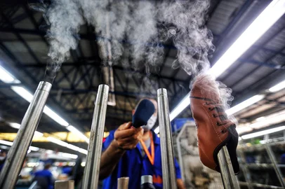 PAROBÉ, RS - 27/08/2021 - Principais setores que utilizaram o benefício no Estado em 2021. Dentro da indústria, o principal destaque é a indústria calçadista. Na imagem, a fábrica de calçados Bibi, instalada no município de Parobé, no Vale do Paranhana. FOTO: Lauro Alves / Agência RBS.<!-- NICAID(14875560) -->