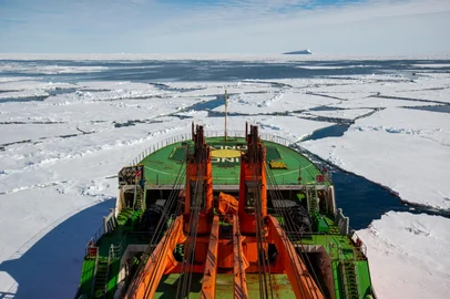 Expedição Internacional de Circum-navegação Costeira Antártica<!-- NICAID(15965077) -->