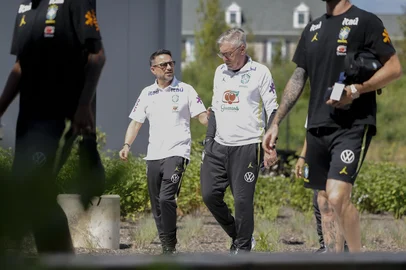 Rodrigo Caetano, Coordenador Executivo Geral das Seleções Masculinas da CBF, e o treinador da Seleção Brasileira Carlo Ancelotti em treino durante a Copa do Mundo, nos Estados Unidos<!-- NICAID(16307517) -->