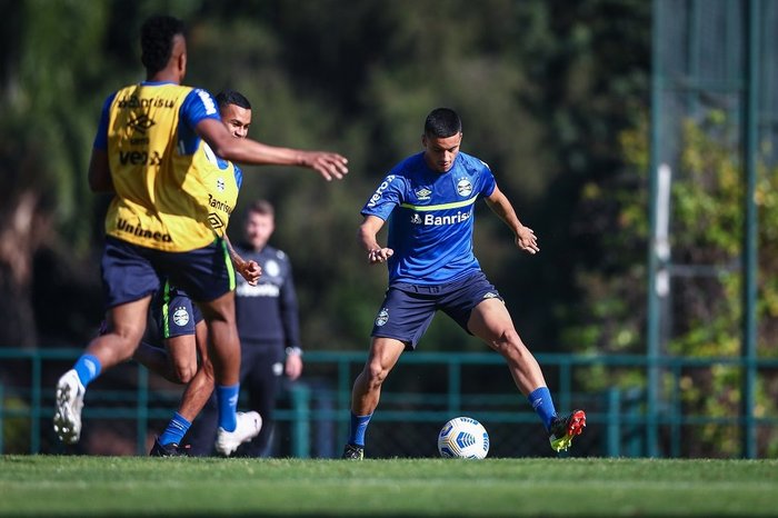 Com dúvida no meio, Grêmio abre preparação para o Gre-Nal ainda com Thiago Gomes