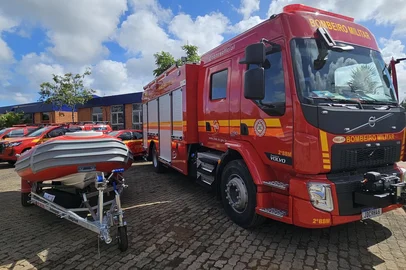 Caminhão de Bombeiro recebido por Triunfo<!-- NICAID(15937876) -->
