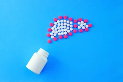Comprimidos, remédios, capsula, figado. Foto: Olga /  stock.adobe.comFonte: 260036095<!-- NICAID(15040646) -->