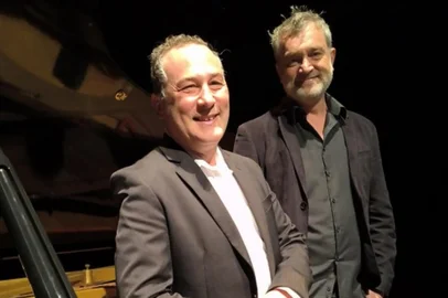 O espetáculo “Canta Coração”, iniciativa do pianista Éder Bergozza e do cantor Rafa Gubert  promete uma viagem pelas canções que marcaram histórias de amor, encontros e emoções inesquecíveis. A estreia será no dia 21 deste mês, às 20h, no Teatro Pedro Parenti (Casa da Cultura), em Caxias do Sul.<!-- NICAID(16099878) -->