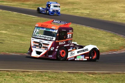 Correndo em casa, piloto caxiense busca o pódio na em mais uma etapa da Copa Truck<!-- NICAID(15887209) -->