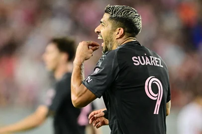 TAMPA, FLORIDA - FEBRUARY 14: Luis Suárez #9 of Inter Miami reacts in the first half against the Orlando City during a preseason game at Raymond James Stadium on February 14, 2025 in Tampa, Florida.   Julio Aguilar/Getty Images/AFP (Photo by Julio Aguilar / GETTY IMAGES NORTH AMERICA / Getty Images via AFP)<!-- NICAID(15981387) -->