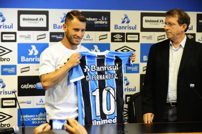 PORTO ALEGRE, RS, BRASIL, 14-03-2017. O meia argentino Gata Fernández foi apresentado com novo reforço do Grêmio na manhã desta terça-feira. (RONALDO BERNARDI/AGÊNCIA RBS)<!-- NICAID(12789648) -->