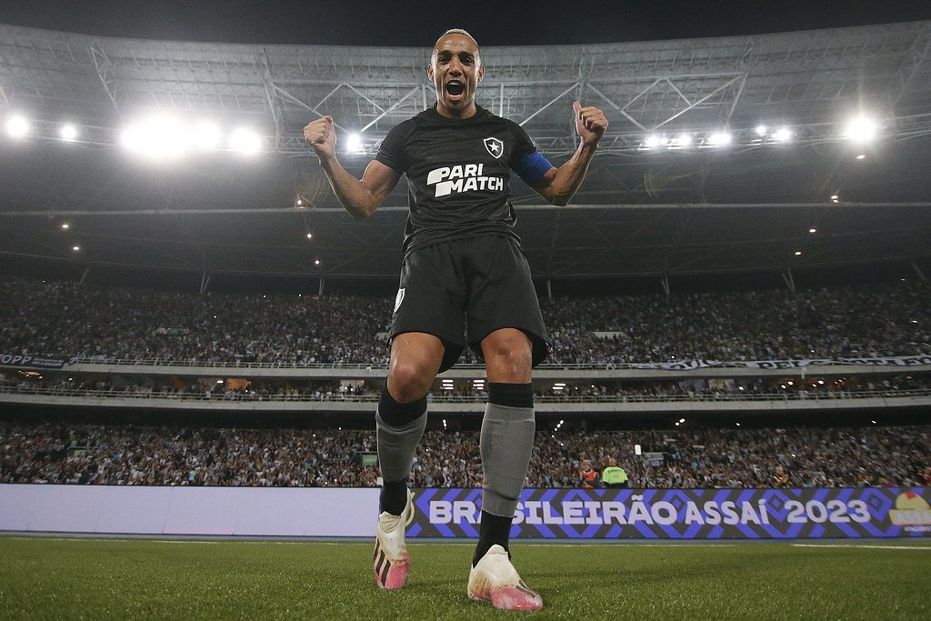 Grêmio avalia investida por lateral Marçal, do Botafogo