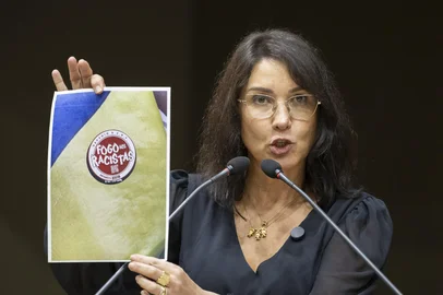 Movimentação de plenário. Na foto, a presidente Comandante Nádia.<!-- NICAID(16141242) -->