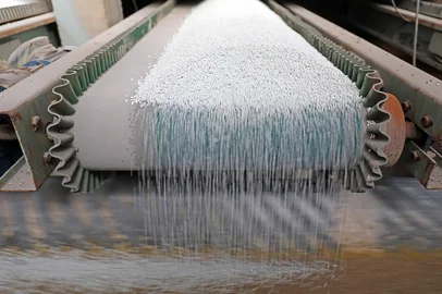 Fertilizante composto na linha de produção, norte da China. Foto: zhang yongxin  / stock.adobe.comFonte: 436979521<!-- NICAID(15134565) -->