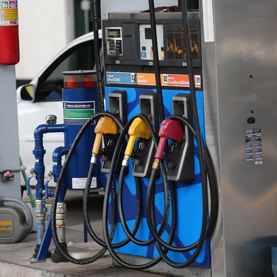 CAXIAS DO SUL, RS, BRASIL, 27/01/2026. Petrobras anuncia redução de R$ 0,14 no preço do litro da gasolina para as distribuidoras. Ronda em Caxias do Sul pesquisa como está o valor da gasolina comum. Na foto, posto Ipiranga localizado na BR-116 esquina com rua Rodrigues Alves, bairro Nossa Senhora de Loudes. (Porthus Junior/Agência RBS)<!-- NICAID(16212643) -->