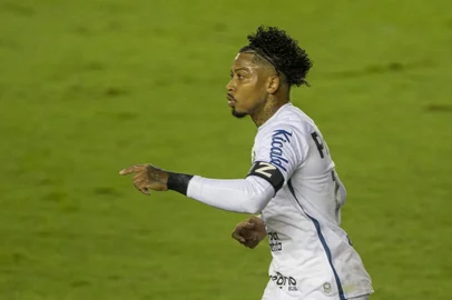 SANTOS X BAHIASP - SANTOS/BAHIA - ESPORTES - Marinho (#11 Santos) comemora apos marcar gol (2-0) durante jogo entre Santos e Bahia realizado no Estádio Urbano Caldeira, a Vila Belmiro, em Santos, SP. A partida é válida pela 19ª rodada do Campeonato Brasileiro 2020 01/11/2020 - Foto: RICHARD CALLIS/FOTOARENA/FOTOARENA/ESTADÃO CONTEÚDOEditoria: ESPORTESLocal: SANTOSIndexador: RICHARD CALLISFonte: 1986063Fotógrafo: FOTOARENA<!-- NICAID(14663085) -->