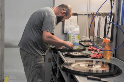 CAXIAS DO SUL, RS, BRASIL, 20/12/2022.O presidente do Simecs Paulo Spanholi acredita que o setor pode ter crescido até 12% no ano que passou. O resultado surpreendente pode motivar uma desaceleração em 2023, já prevista e encarada por Spanholi com naturalidade. (Neimar De Cesero/Agência RBS)<!-- NICAID(15305767) -->