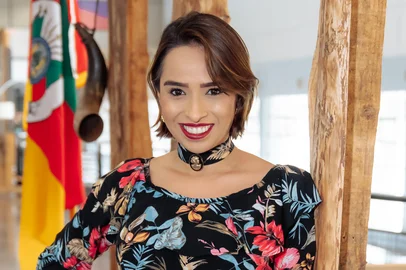 a caxiense Romila Hoffman do Amaral faz da poesia e da declamação um legado vivo na coluna do João Pulita no AlmanaqueCaxias do Sul, RS, Brasil<!-- NICAID(16126770) -->