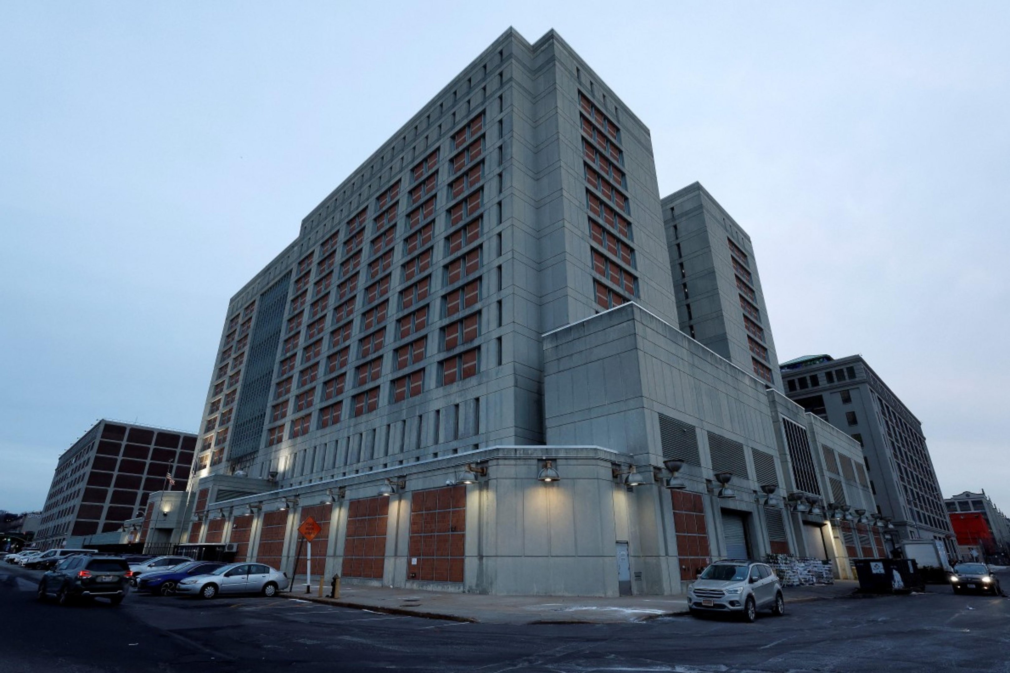 Pris&atilde;o onde est&aacute; Maduro abrigou ex-presidente da CBF, rapper Diddy e ex-namorada de Jeffrey Epstein; veja como &eacute;