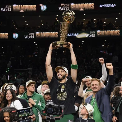 Jayson Tatum venceu seu primeiro título da NBA ao lado de um elenco qualificado.