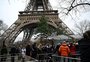 Incêndio atinge a Torre Eiffel, em Paris; chamas são controladas