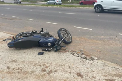 Guilherme Milman / Agencia RBS Um motociclista morreu em um acidente no início da manhã desta quarta-feira (19) na RS-030, em Gravataí, na altura parada 93. <!-- NICAID(16170113) -->