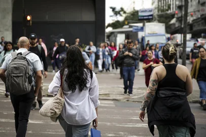 Porto Alegre, RS, Brasil, 28-06-2023: Movimento na região central de Porto Alegre. IBGE divulga dados preliminares do Censo 2022. Foto: Mateus Bruxel / Agência RBSIndexador: Andre Avila<!-- NICAID(15468110) -->