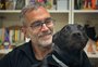 "Adotamos um ao outro", diz artista que lança livro comovente em homenagem à vira-lata Chica
