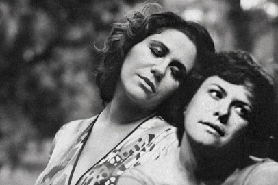 Maria Rita "posa" ao lado de Elis Regina em montagem<!-- NICAID(15655571) -->