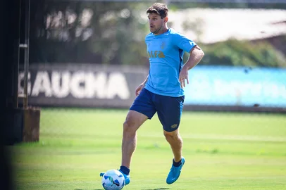 RS - FUTEBOL/ TREINO GREMIO 2025 - ESPORTES - Jogadores do Gremio realizam treino tÃ©cnico durante a manha desta quarta-feira, no CT Luiz Carvalho, na preparaÃ§Ã£o para a partida valida pela Copa Sul-Americana 2025. FOTO: LUCAS UEBEL/GREMIO FBPA<!-- NICAID(16022842) -->