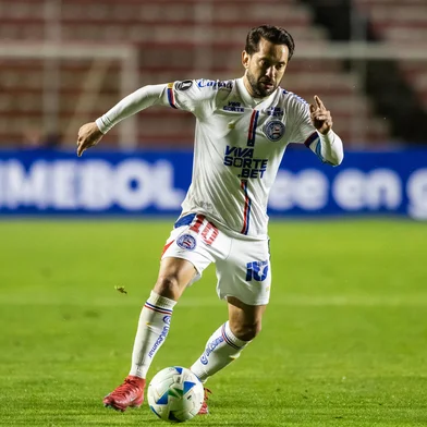 LA PAZ, BOLÍVIA, 18-02-2025: O meia Everton Ribeiro, do Bahia, em lance de jogo contra o The Strongest no Estádio Hernando Siles, válido pela segunda fase preliminar da Libertadores. (Foto: Letícia Martins/Bahia/Divulgação)<!-- NICAID(15983085) -->