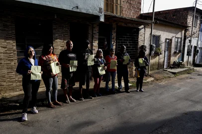 PORTO ALEGRE, RS, BRASIL, 04.06.2025: Moradores do bairro Rubem Berta denunciam cobranças indevidas feita pela CEEE Equatorial. Foto: Camila Hermes/Agencia RBS<!-- NICAID(16052602) -->