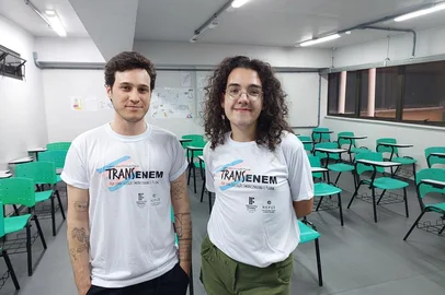 Cursinho vestibular TransEnem está com inscrições abertas para aulas preparatórias para o Enem, Encceja e vestibulares. René Ackermann (E) e Maitê Kessler Azambuja (D).<!-- NICAID(15963207) -->