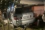 Um motorista embriagado invadiu o pátio de uma residência no bairro Botucaraí, em Soledade, no norte do Estado, na noite de domingo (2). O caso ocorreu por volta das 22h50min.<!-- NICAID(15472267) -->