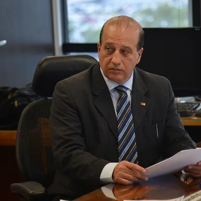 Brasília - O ministro do TCU, Augusto Nardes, fala à imprensa em seu gabinete (Fabio Rodrigues Pozzebom/Agência Brasil)