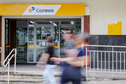CAXIAS DO SUL, RS, BRASIL, 04/11/2024. Mais de 130 mil endividados têm a chance de renegociar dívidas com 99% de desconto em Caxias. Agência dos Correios foi habilitada para ação no final da manhã desta segunda-feira. (Neimar De Cesero/Agência RBS)Indexador: Neimar De Cesero<!-- NICAID(15906563) -->