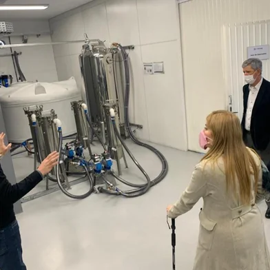 Chineses têm interesse em investir na fábrica de grafeno da UCS, em aeroporto de Vila Oliva e no Porto de Arroio de Sal. Na foto, comitiva da BraCham visita fábrica de grafeno da UCS<!-- NICAID(14814411) -->