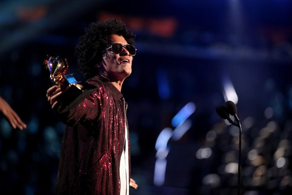 NEW YORK, NY - JANUARY 28: Recording artist Bruno Mars accepts the award for Album of the Year onstage during the 60th Annual GRAMMY Awards at Madison Square Garden on January 28, 2018 in New York City.   Christopher Polk/Getty Images for NARAS/AFP<!-- NICAID(13387943) -->