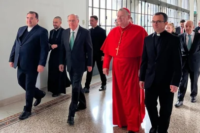 Dom Jaime Spengler, novo cardeal, ao lado do vice-presidente Geraldo Alckmin<!-- NICAID(15931482) -->