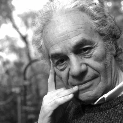 Órbita Literária desta segunda-feira (19), às 19h30min, recebe o poeta Rafael Iotti para ministrar o painel "Direita e Esquerda Unidas Jamais Serão Vencidas - Nicanor Parra E a Poesia Chilena do Século 20".Curadoria de T. S. Marcon<!-- NICAID(15843425) -->