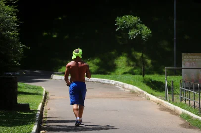 CAXIAS DO SUL, RS, BRASIL, 18/12/2024. Verão deve ser de temperaturas acima da média na Serra gaúcha. (Bruno Todeschini/Agência RBS)Indexador: Bruno Todeschini<!-- NICAID(15937931) -->