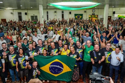 Encontro de líderes do PL, Podemos, Novo e PP em Caxias do Sul. Evento em apoio ao pré-candidato do PL, Maurício Scalco.<!-- NICAID(15681631) -->
