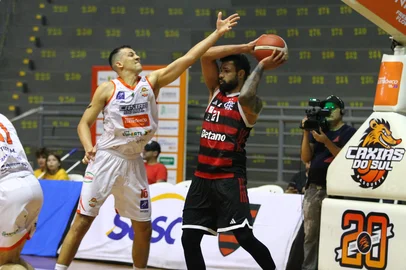 Thais Sousa / CXSB,Divulgação Caxias Basquete venceu o Flamengo por 76 a 74, no segundo turno do NBB 2025/2026, no Ginásio do Sesi.<!-- NICAID(16258401) -->