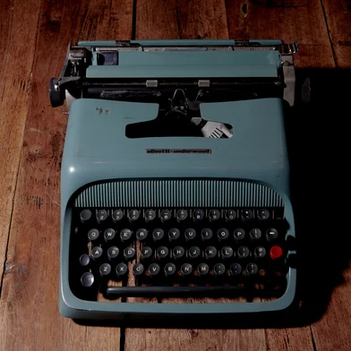 Olivetti Underwood model typewriter owned by Philip Roth, at the Newark Public Library in Newark, N.J., June 2, 2021. (Vincent Tullo/The New York Times)Olivetti Underwood model typewriter owned by Philip Roth, at the Newark Public Library in Newark, N.J., June 2, 2021. The author of âGoodbye, Columbusâ and âThe Human Stainâ left several thousand books, many of them with notes or letters, to the Newark Public Library. (Vincent Tullo/The New York Times)Editoria: ELocal: NEWARKIndexador: VINCENT TULLOFonte: NYTNSFotógrafo: STR<!-- NICAID(14824291) -->