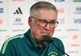 Ex-jogadores, selfies e mensagem de Galvão Bueno: o outro lado da entrevista de Ancelotti