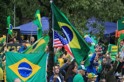 PORTO ALEGRE, RS, BRASIL, 03-08-2025: Atos a favor do ex-presidente Jair Bolsonaro realizados no Parcão, em Porto Alegre. Foto: Ronaldo Bernardi/Agência RBS<!-- NICAID(16093564) -->