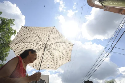 Jean Pimentel / Agencia RBS Cenas de Calor no centro de Santa Maria.<!-- NICAID(7840407) -->