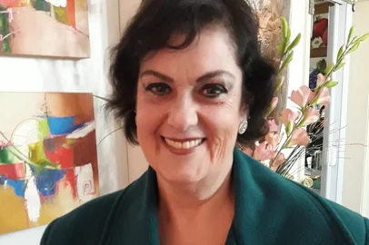 Reprodução Grupo L. Formolo / Divulgação A ex-vereadora de Bento Gonçalves, Vitória Conceição Salton Liguori, morreu aos 67 anos neste domingo (16). As últimas despedidas acontecem nas Capelas São José, até às 18h30min. <!-- NICAID(16168319) -->